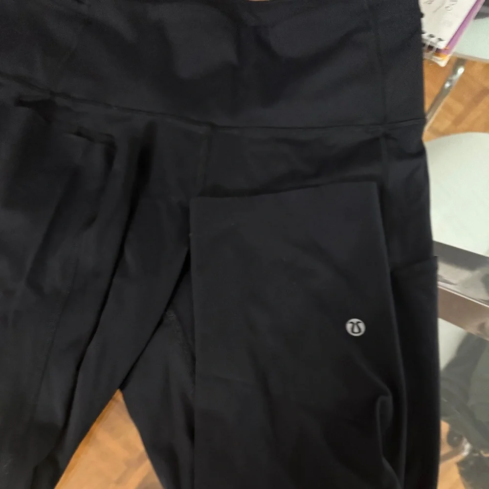 Lululemon Black Cropped Leggings with Pockets Size 10 - Picture 3 of 12
